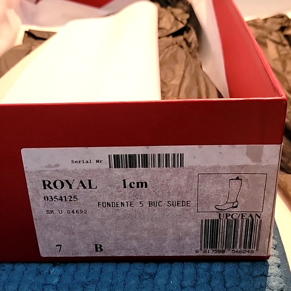 Ferragamo suede boots 👢 😍 - Picture 6 of 10